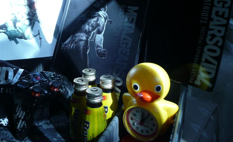 Illustration for article titled Custom Metal Gear Solid 4 PS3 Is Full Of Awesome Substance